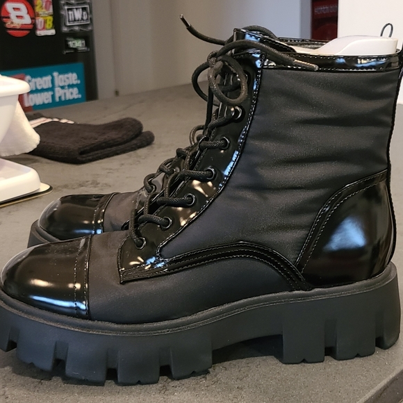 NINE WEST Women's Obri2 Black Patent Ankle Boot Size 11 - Picture 2 of 11